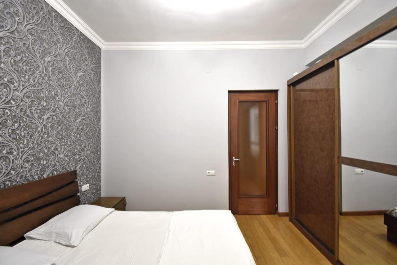 Byuzand7 New Building In Republic Square Yerevan Ngoại thất bức ảnh