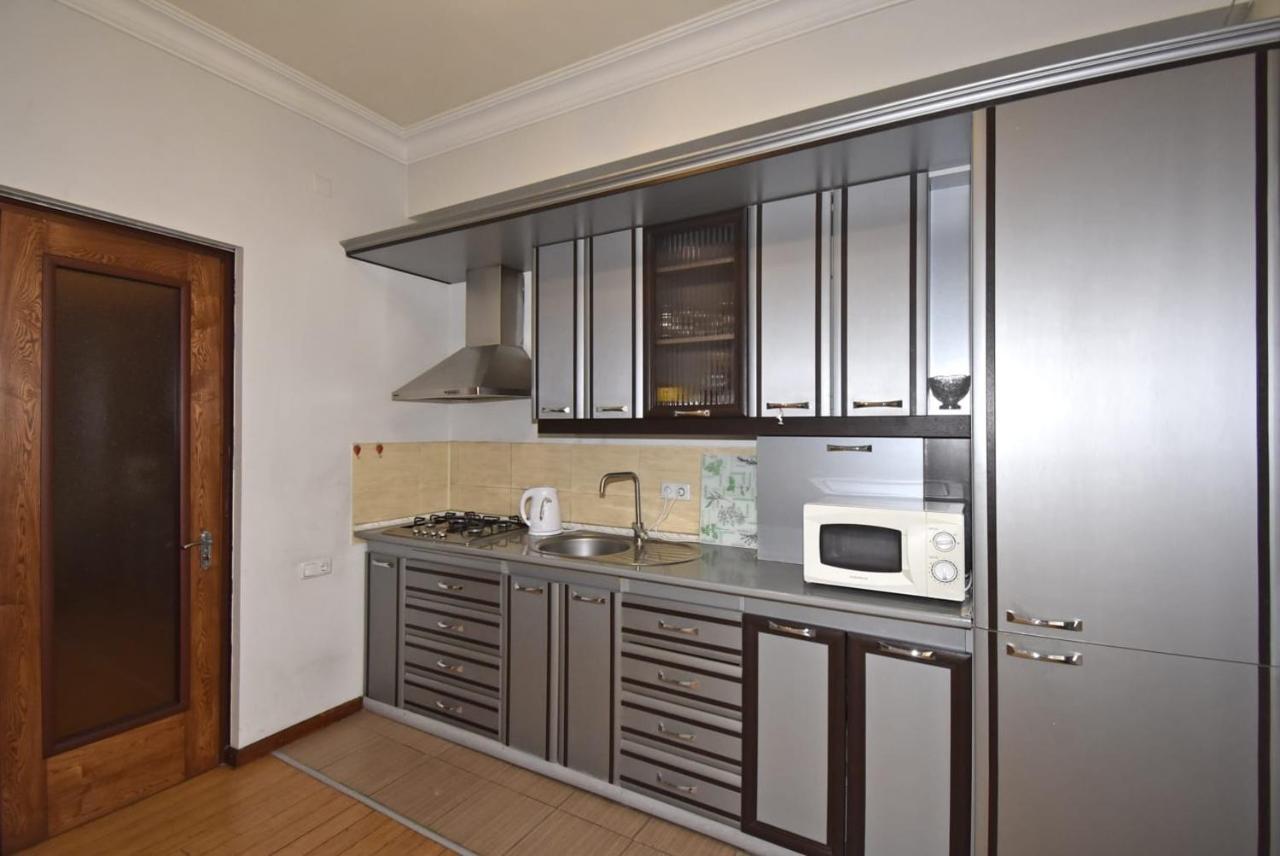 Byuzand7 New Building In Republic Square Yerevan Ngoại thất bức ảnh