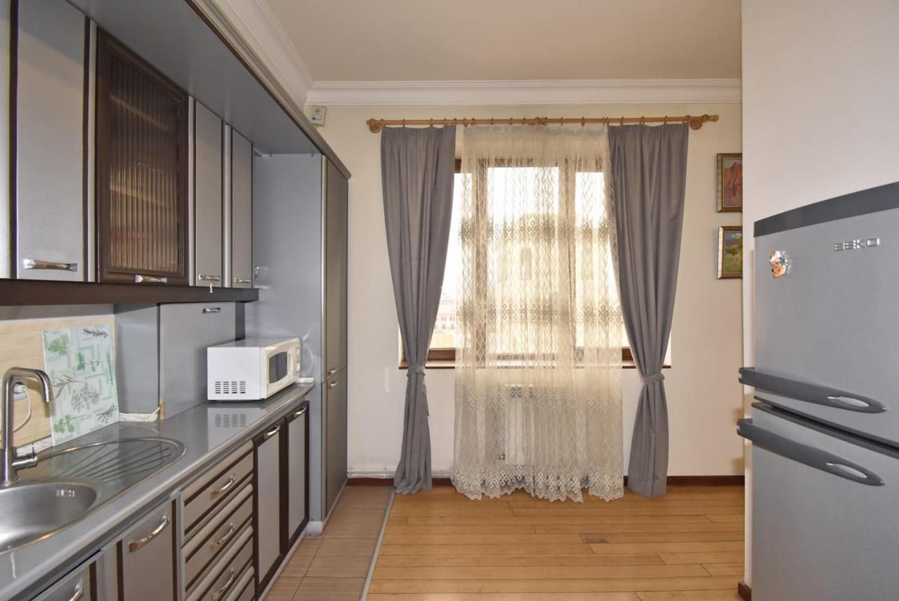 Byuzand7 New Building In Republic Square Yerevan Ngoại thất bức ảnh